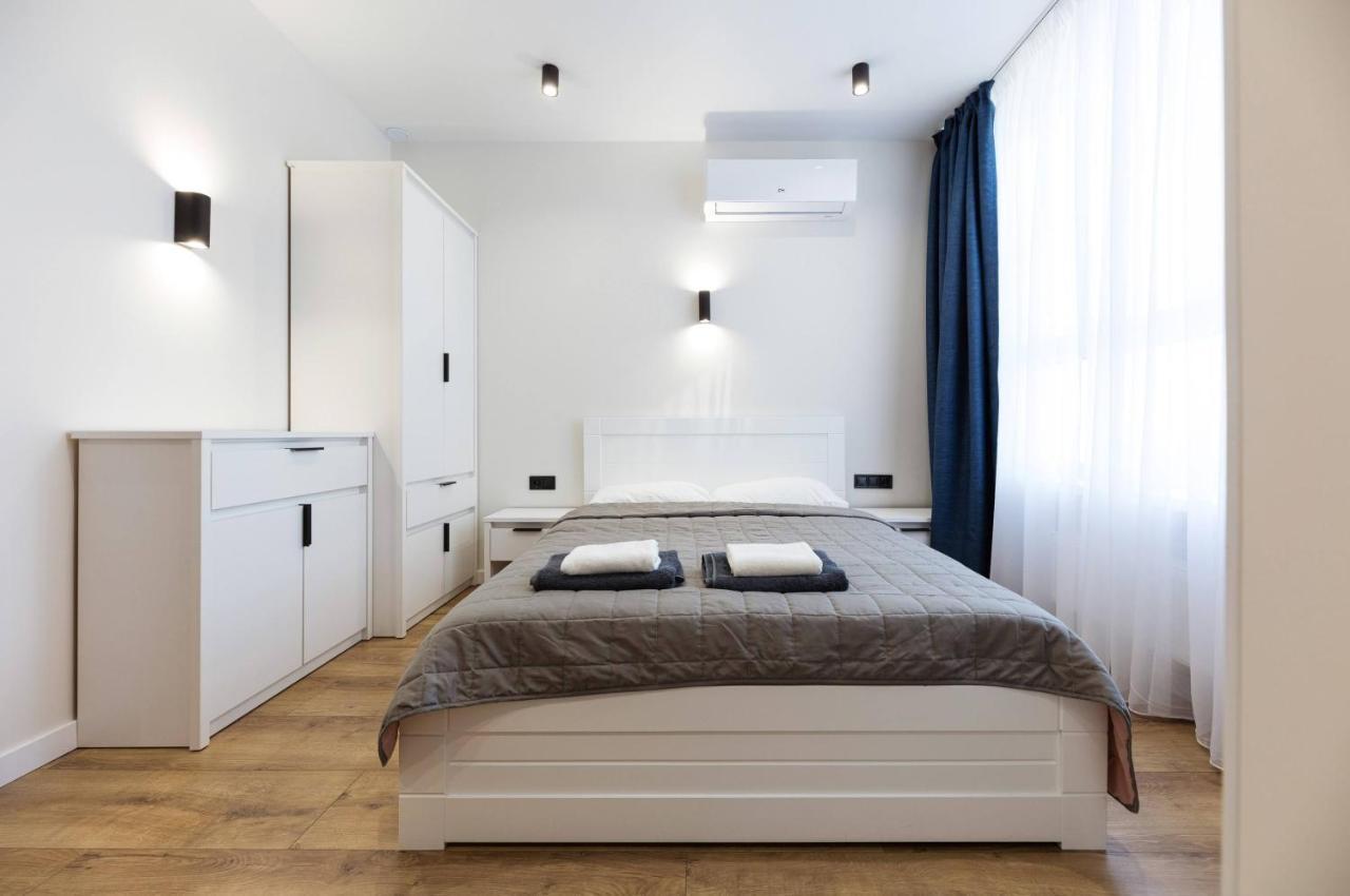 Apartmán Квартири Люкс Метро Чернігівська Kyjev Exteriér fotografie