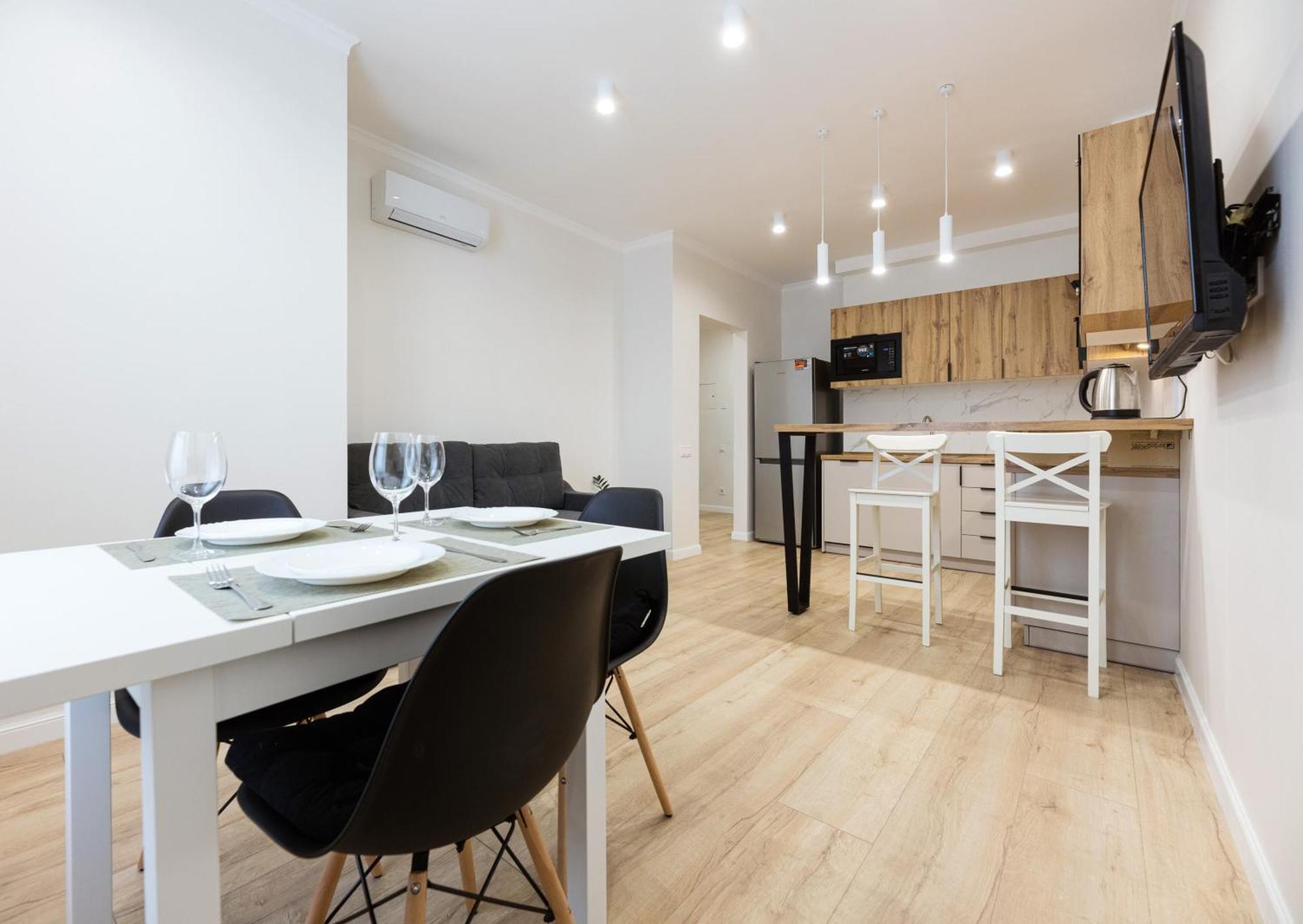 Apartmán Квартири Люкс Метро Чернігівська Kyjev Exteriér fotografie